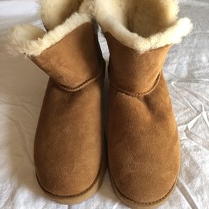 UGG Classic Cuff Mini Size 9 New!
